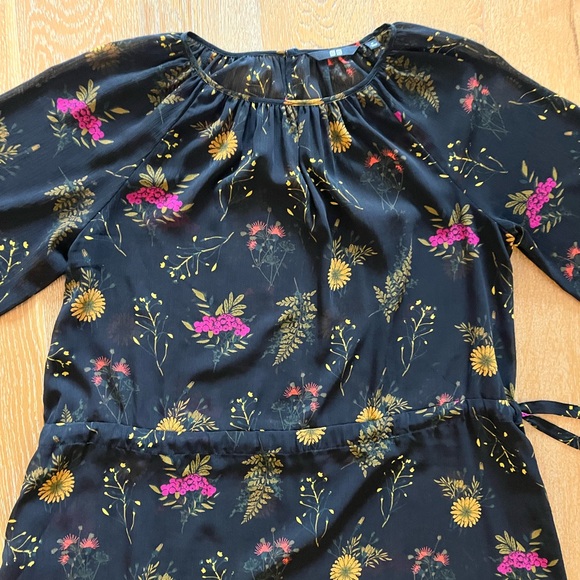 Uniqlo Black Floral Midi Dress gently worn - Picture 6 of 15